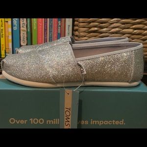 Little girls Toms